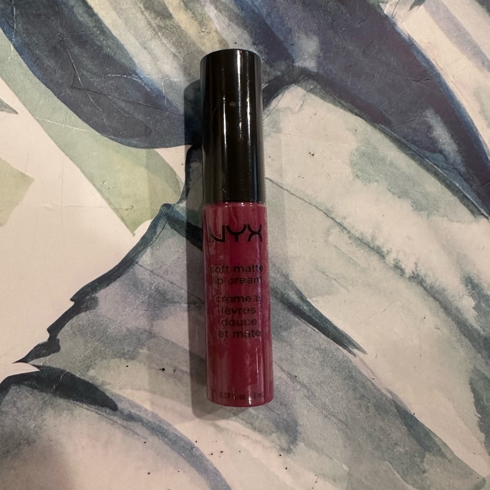 NYX Soft Matte Lip Cream - Prague NWT